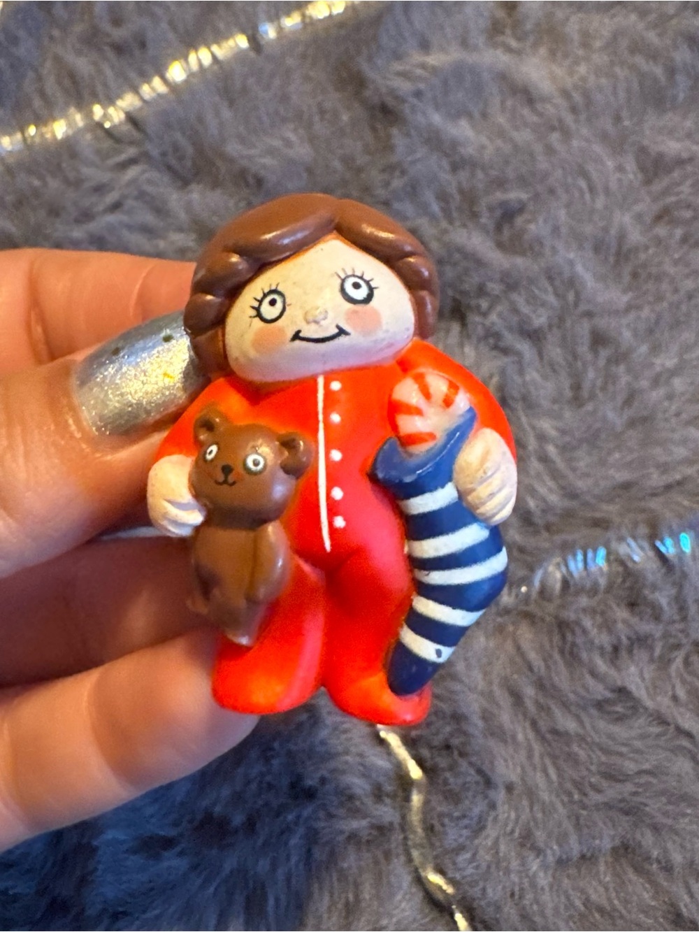 Cute Girl in Jammies Vintage Christmas Brooch Lapel Pin‎ Fun World